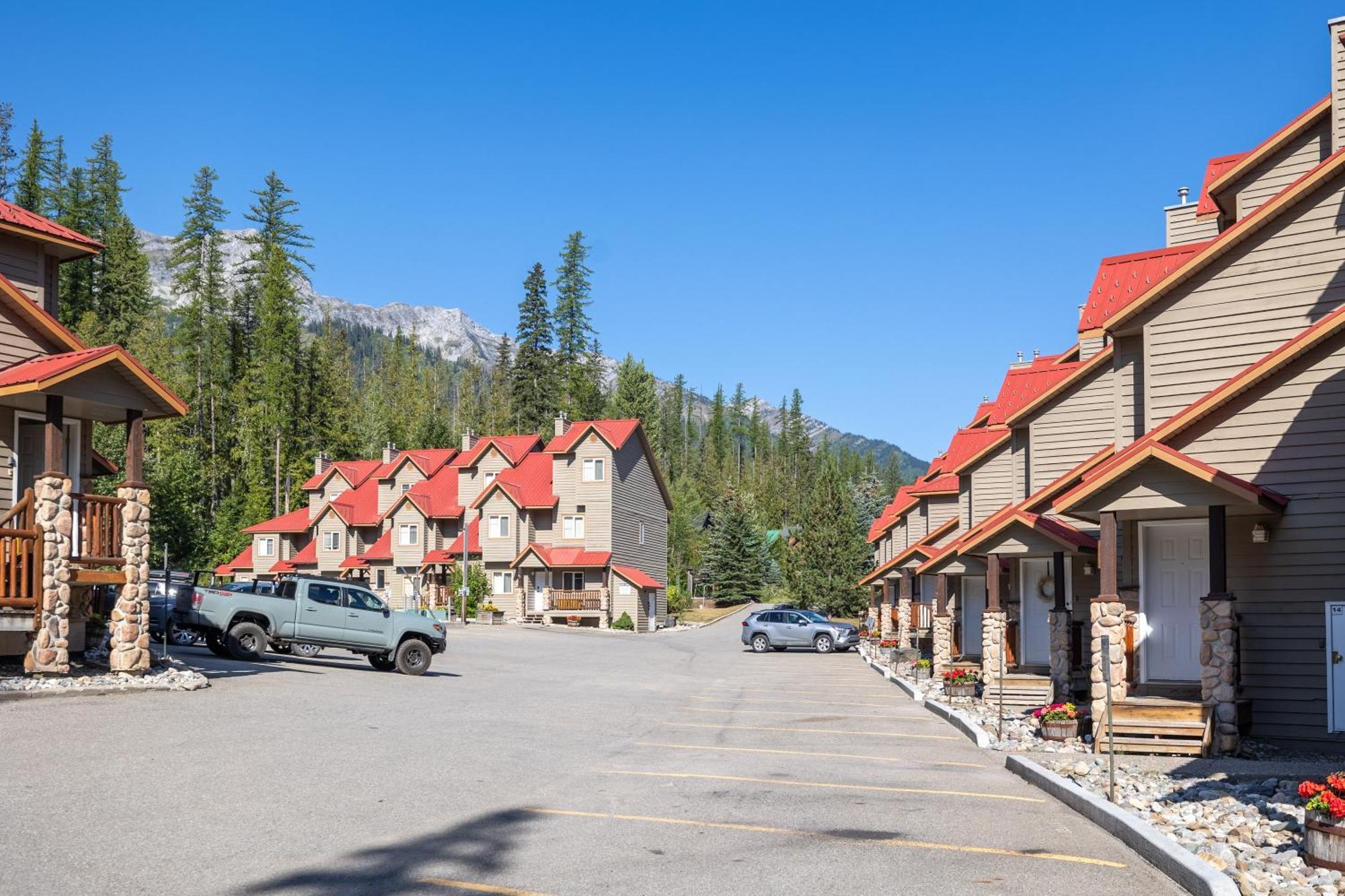 Stone Creek Chalets By Fernie Central Reservations Екстериор снимка
