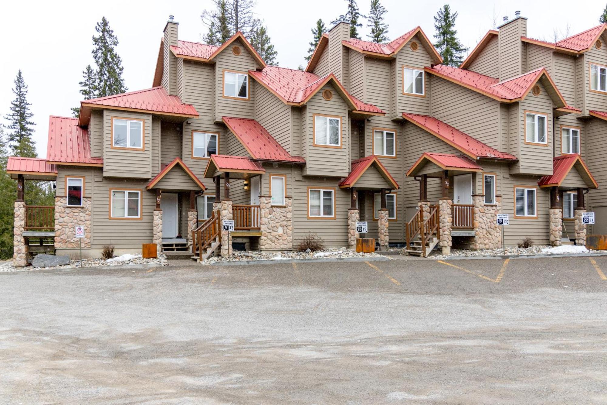 Stone Creek Chalets By Fernie Central Reservations Екстериор снимка